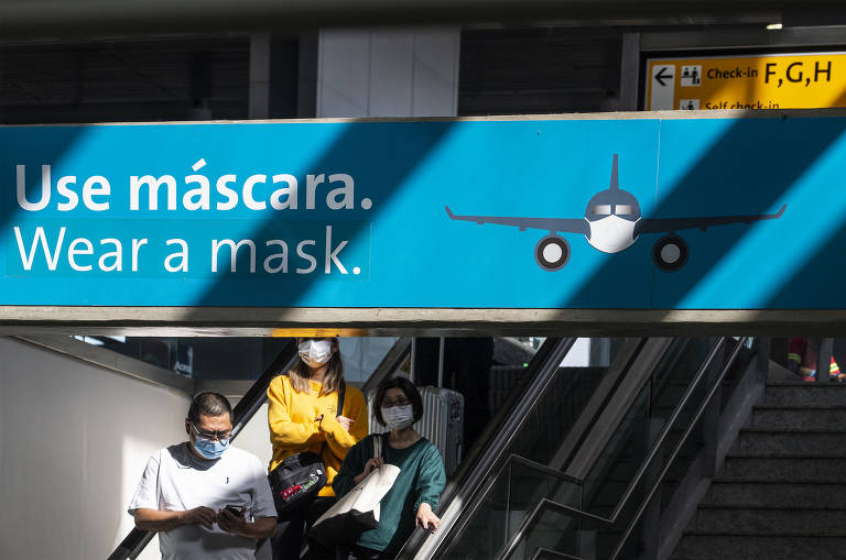Máscara em aeroportos